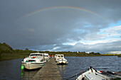 Außenaufnahme, mit dem Hausboot auf dem Upper Lough Erne, Shannon & Erne Waterway,  County Fermanagh, Nordirland, Europa