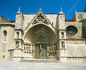 Puerta de los apostoles. Facade of Gothic church of Santa María la Mayor (13th-14th century). Morella. Castellón province, Spain