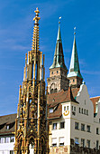 Schöner Brunnen (The Beautiful Fountain ), Hauptmarkt and Sebalduskirche (Saint Sebald Church). Nürnberg. Bavaria. Germany