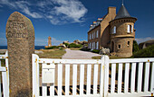 Lighthouse and House Côte de Granit Rose in Ploumanach near Perros-Guirec. Côtes d Armor. Brittany. France