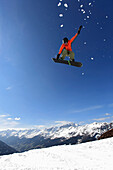 Snowboarder im Sprung, See, Tirol, Österreich