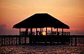 Sonnenuntergang auf den Malediven, Malediven, Indischer Ozean, Medhufushi, Meemu Atoll