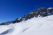 Skitourengeher unterwegs im Woleggleskar, Allgäuer Alpen, Allgäu, Tirol, Österreich