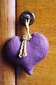  Close up, Close-up, Closed, Closeup, Color, Colour, Concept, Concepts, Detail, Details, Door, Doors, Heart, Hearts, Key, Key ring, Key rings, Keyhole, Keyholes, Keys, Lilac, Lock, Locks, Love, Object, Objects, One, Purple, Room, Rooms, Rope, Ropes, Shape