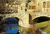 Medieval bridge on the historic center of Bagá. Bastareny river. Berguedá region. Barcelona Province. Cataluña. Spain
