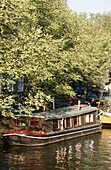 Houseboat on Brouwersgracht. Amsterdam, Netherlands.