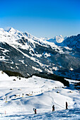 Skiers on slope, Maennlichen, Grindelwald, Bernese Oberland, Canton of Bern, Switzerland