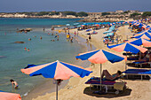 Leute am Strand, Corallina beach, Coral Bay, bei Pafos, Südzypern, Zypern