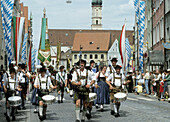 Procession in Landsberg am Lech, men and women in traditional costume, regional costume. Landsberg am Lech, Uopper Bavaria, Bavaria, Germany
