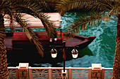 Abra, Wassertaxi fährt über den Dubai Creek, Madinat Jumeirah, Dubai, Vereinigte Arabische Emirate, VAE
