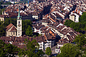 Blick von der Altstadt mit Nydeggkirche im Hintergrund, Altstadt, Bern, Schweiz