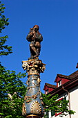 Brunnensäule des Holbein Brunnen mit Dudelsackpfeifer, Basel, Schweiz