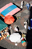 Leute beim Einkaufen, Marktplatz, Basel, Schweiz