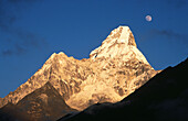 Summit Amma Dablam (6856 meters). Khumbu Valley. Nepal