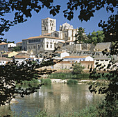 Cathedral and Douro river, Zamora. Castilla-León, Spain