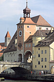 Brückenturm und Altstadt, Regensburg, Oberpfalz, Bayern, Deutschland