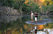 Angeln im Mitchell River nahe der Wrotham Park Lodge gehört zu den Aktivitäten der Gäste, Queensland, Australia