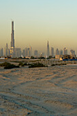 Dubai Skyline im Abendlicht, Dubai, Vereinigte Arabische Emirate