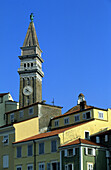 Die Küstenstadt Piran mit der Pfarrkirche des St. Georg, Slowenien