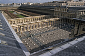 Palais Royal, Pariser Stadtpalast, Staatsrat, Arkadengänge, Säulen von Daniel Buren 1. Arrondissement, Paris, Frankreich