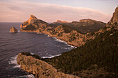 Kap Formentor bei Sonnenuntergang, Blick vom Mirador de Colomer Aussichtspunkt, Mallorca, Balearen, Spanien, Europa