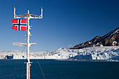 Monaco Gletscher, Expeditionsschiff, Norwegen-Flagge, Spitzbergen, Norwegen
