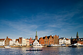 Blick über die Trave auf Lübeck, Schleswig-Holstein, Deutschland