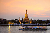 Wat Arun, Tempel der Morgenröte, am westlichen Ufer des Chao Phraya Flusses,Bangkok, Thailand