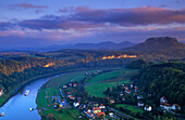Europa, Deutschland, Sachsen, Blick von der Bastei Aussicht über die Elbe zum Lilienstein, Sächsische Schweiz, Elbsandsteingebirge
