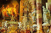 Europa, Deutschland, Bayern, Steingaden. Wieskirche, Detail mit Heiligenskulpturen