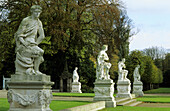 Statuen im Schlosspark, Schloss Benrath, Düsseldorf, Nordrhein-Westfalen, Deutschland