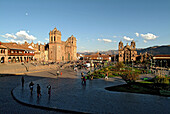 Plaza de Armas mit Kathedrale und der Kirche La Compania, Cusco, Peru, Südamerika