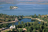 Jag Mandir, Lake Pichola, Hill Park. Udaipur. Rajasthan. India.