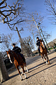 Polizei auf der Parc du Champs de Mars, Paris, Frankreich