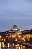 Petersdom am Abend, Vatikanstadt, Rom, Italien