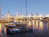 Museumshafen bei Nacht, Hamburg, Deutschland