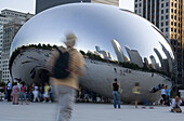 Cloud Gate at Millenium Park and downtown skyline, Chicago. Illinois, USA