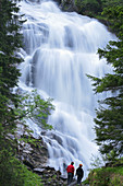 Elend waterfall with 2 people in the Austrian alps