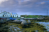 Haus an der Küste, Lettermore, Connemara, Co. Galway, Republik Irland, Europa