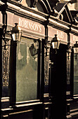 Robinsons Bar in der Great Victoria Street, Belfast, County Antrim, Nordirland, Vereinigtes Königreich, Europe