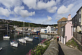 Segelboote im Hafen, Mevagissey, Cornwall, England, Großbritannien