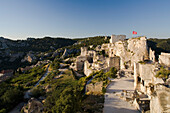 Die Felsenfestung unter blauem Himmel, Les-Baux-de-Provence, Vaucluse, Provence, Frankreich