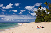 Beach of Haleiwa Beach Park, Oahu, Pacific Ocean, Hawaii, USA