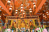 Goldene Statuen im buddhistischen Kloster Po Lin, Insel Lantau, Hongkong, China, Asien