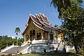 Tempel Ho Phra Bang im Garten des Königspalastes Ho Kham, Luang Prabang, Laos