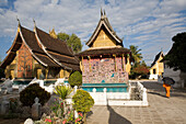 Sim und rote Kapelle Ho Phra None des Vat Xieng Thong in Luang Prabang, Laos