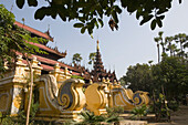 Chinesisches Shwe In Bin Kloster aus Teakholz in Mandalay, Myanmar, Burma