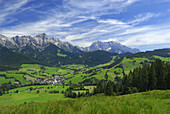Blick über Maria Alm auf Steinernes Meer, Berchtesgadener Alpen, Salzburg, Österreich