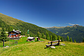 Aussichtsbank mit Blick auf Winklerner Hütte, Schobergruppe, Hohe Tauern, Nationalpark Hohe Tauern, Osttirol, Österreich