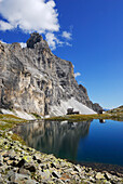 hut Tribulaunhuette at lake Sandessee with Tribulaun, Tribulaun range, Stubaier Alpen range, Stubai, South Tyrol, Italy